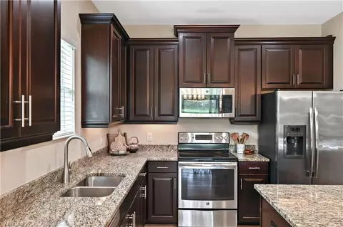 Kitchen - 3571 Canopy Cir, Naples, FL 34120 photo 6 of 9