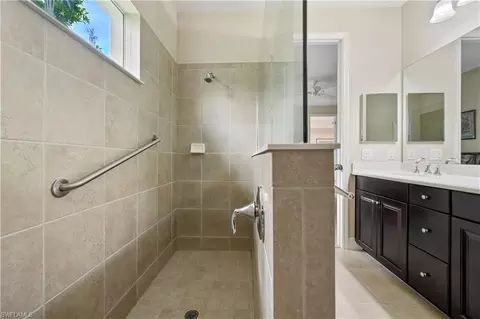 Bath - 3571 Canopy Cir, Naples, FL 34120 photo 2 of 4