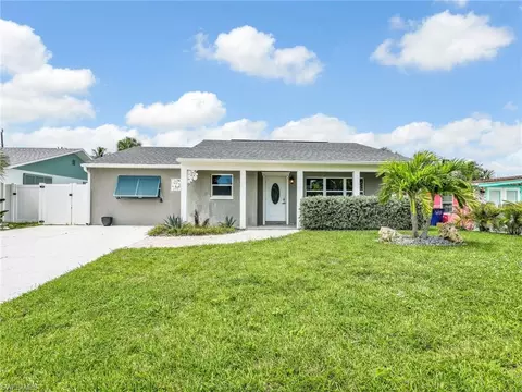 195 Hibiscus Dr, Fort Myers Beach, FL 33931