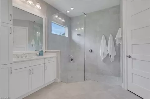 Bath - 5955 Barthelemy Ave, Naples, FL 34113 photo 1 of 4