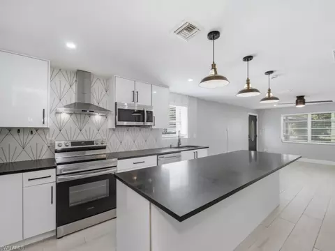 3577 Hibiscus Ave, Naples, FL 34104 photo 3