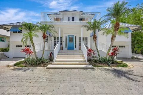 Exterior - 1500 Pelican Ave, Naples, FL 34102 photo 2 of 6