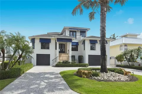 319 Lagoon Ave, Naples, FL 34108