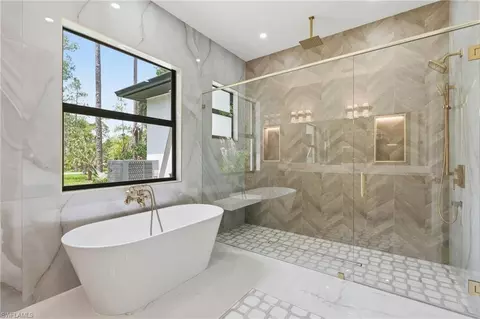 Bath - 498 Wilson Blvd S, Naples, FL 34117 photo 2 of 7