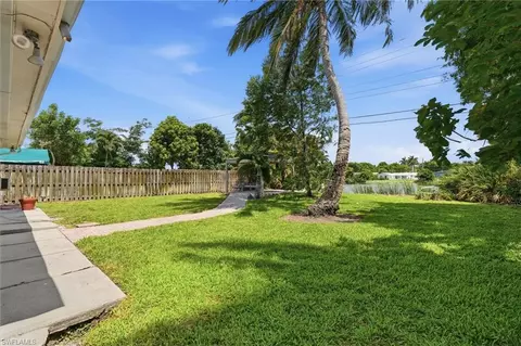 Exterior - 1316 Rordon Ave, Naples, FL 34103 photo 5 of 9