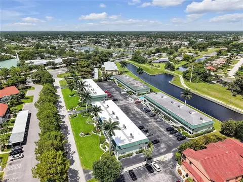 300 Valley Stream Dr #8A, Naples, FL 34113 photo 12