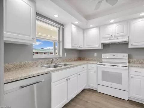 300 Valley Stream Dr #8A, Naples, FL 34113 photo 18