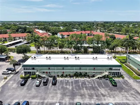 300 Valley Stream Dr #8A, Naples, FL 34113 photo 11