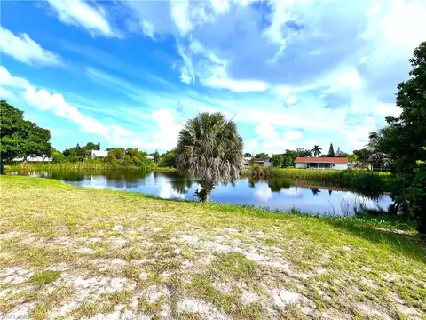 1371 Granada Blvd, Naples, FL 34103 photo 2