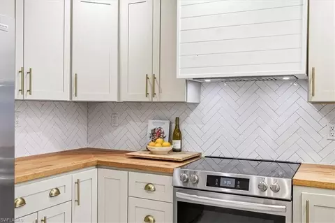 Kitchen - 3880 Estey Ave, Naples, FL 34104 photo 3 of 6