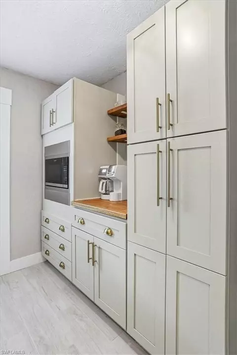 Kitchen - 3880 Estey Ave, Naples, FL 34104 photo 5 of 6