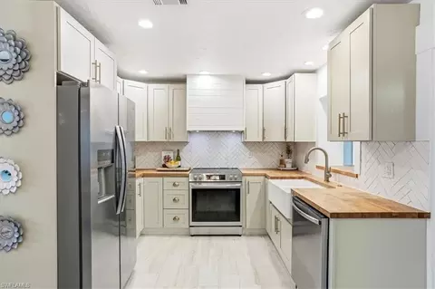 Kitchen - 3880 Estey Ave, Naples, FL 34104 photo 2 of 6