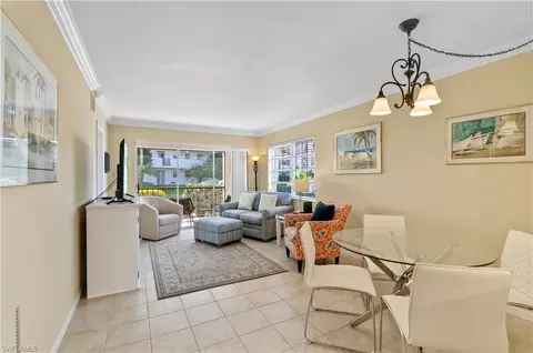 5 High Point Cir W #104, Naples, FL 34103