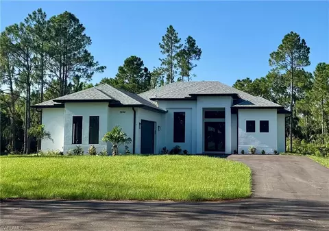 562 20th St NE, Naples, FL 34117