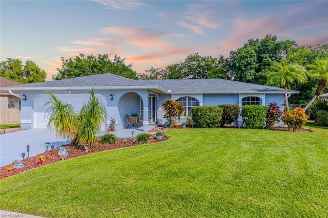 124 Versailles Cir, Naples, FL 34112