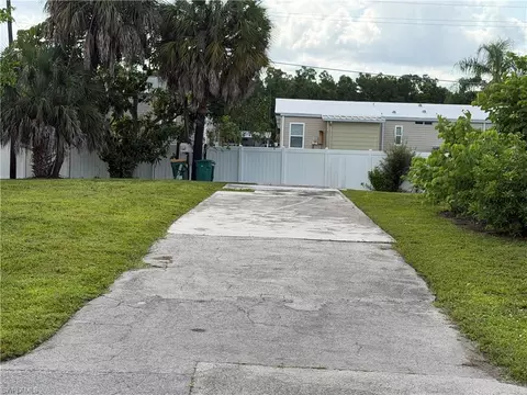 260 Cape Sable Dr, Naples, FL 34104 photo 2
