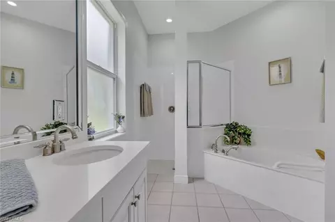 Bath - 516 Eagle Creek Dr, Naples, FL 34113 photo 2 of 5