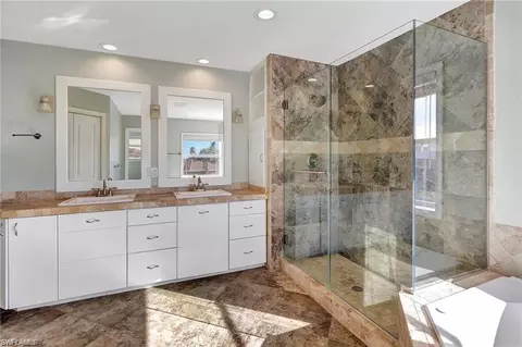 Bath - 86 Dolphin Cir, Naples, FL 34113 photo 2 of 5