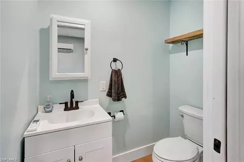 Bath - 86 Dolphin Cir, Naples, FL 34113 photo 4 of 5