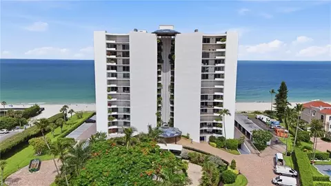 3951 Gulf Shore Blvd N #302, Naples, FL 34103