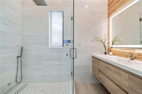 Bath - 18 Pelican St E, Naples, FL 34113 photo 1 of 5