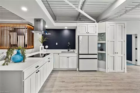 Kitchen - 18 Pelican St E, Naples, FL 34113 photo 4 of 4