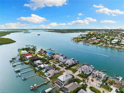 View/Area - 18 Pelican St E, Naples, FL 34113 photo 8 of 9