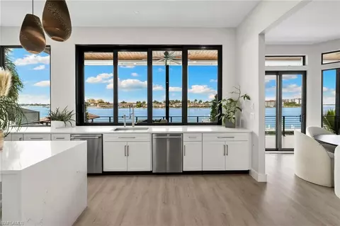 Kitchen - 18 Pelican St E, Naples, FL 34113 photo 3 of 4