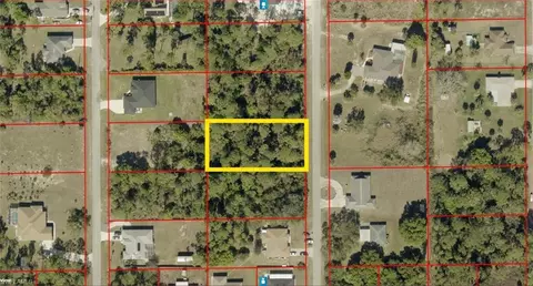 907 Prospect Ave, Lehigh Acres, FL 33972