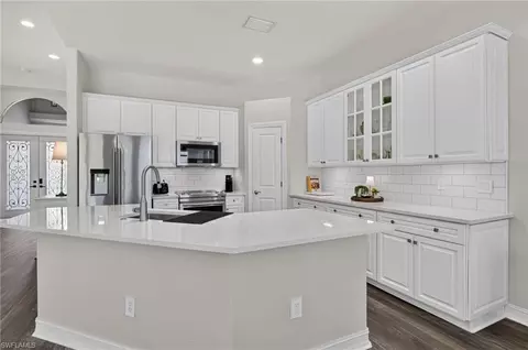 Kitchen - 6062 Divot Ct, Naples, FL 34113 photo 2 of 4
