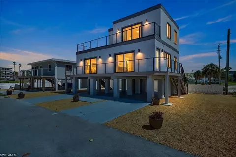 71 Mango St, Fort Myers Beach, FL 33931