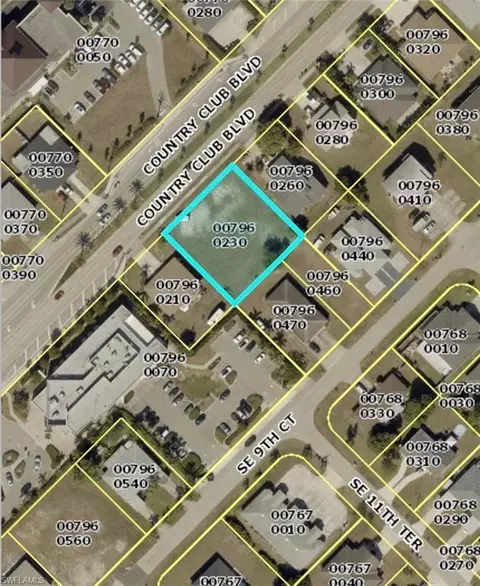 1109 Country Club Blvd, Cape Coral, FL 33990