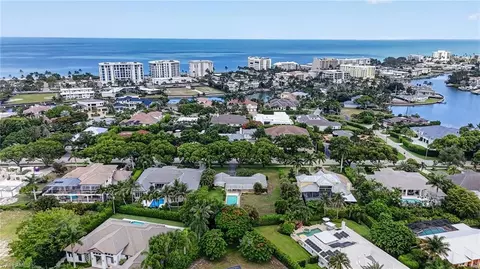 View/Area - 1608 Crayton Rd, Naples, FL 34102 photo 14 of 18
