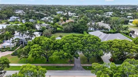 View/Area - 1608 Crayton Rd, Naples, FL 34102 photo 1 of 18