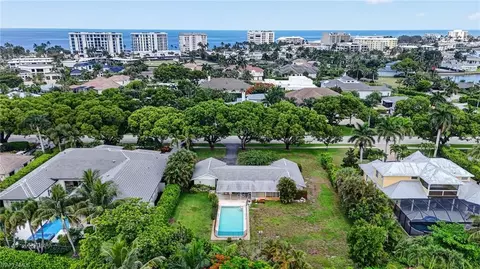 View/Area - 1608 Crayton Rd, Naples, FL 34102 photo 16 of 18