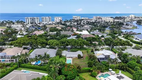 View/Area - 1608 Crayton Rd, Naples, FL 34102 photo 15 of 18