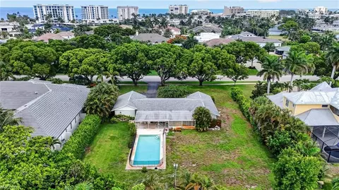 View/Area - 1608 Crayton Rd, Naples, FL 34102 photo 17 of 18