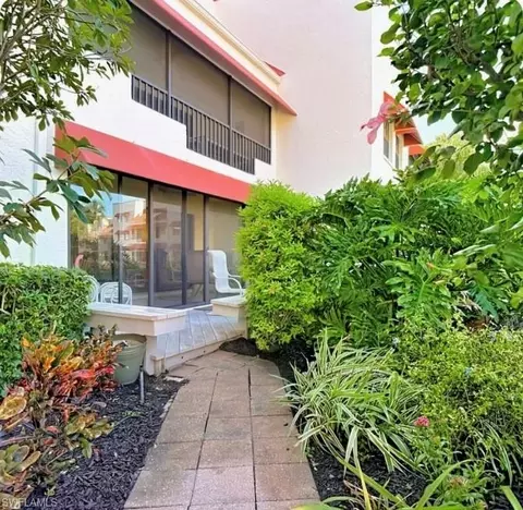 627 Serendipity Dr #627, Naples, FL 34108