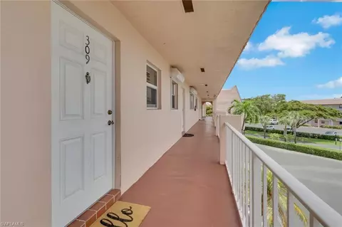 170 Turtle Lake Ct #309, Naples, FL 34105