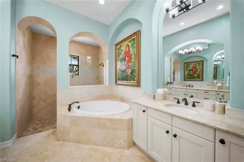 Bath - 6477 Costa Cir, Naples, FL 34113 photo 3 of 8