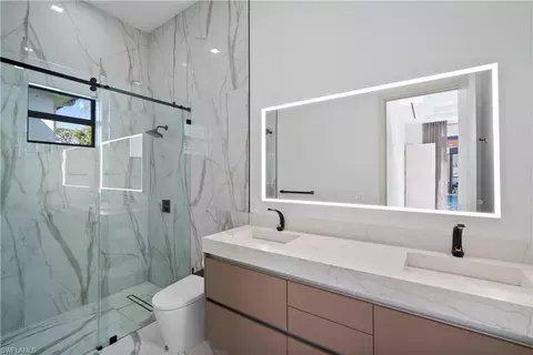 Bath - 390 3rd St NW, Naples, FL 34120 photo 3 of 3