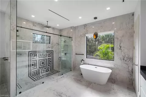 Bath - 390 3rd St NW, Naples, FL 34120 photo 2 of 3
