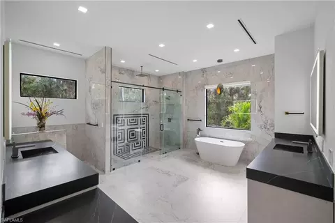Bath - 390 3rd St NW, Naples, FL 34120 photo 1 of 3