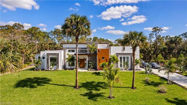 390 3rd St NW, Naples, FL 34120