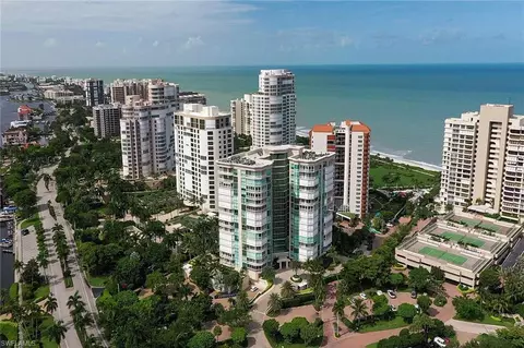 4255 Gulf Shore Blvd N #207, Naples, FL 34103