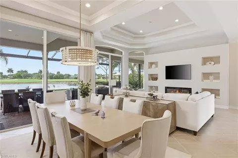 8950 Shenendoah Cir, Naples, FL 34113