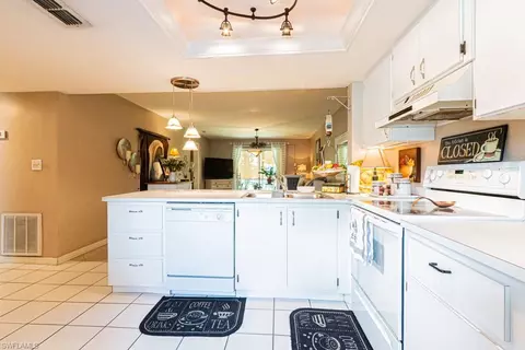 Kitchen - 130 Cypress Way E #1, Naples, FL 34110 photo 8 of 11