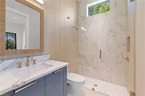 Bath - 850 10th St N, Naples, FL 34102 photo 4 of 8