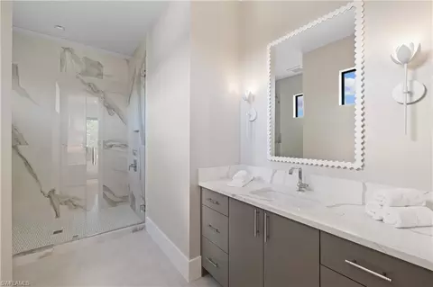 Bath - 850 10th St N, Naples, FL 34102 photo 5 of 8