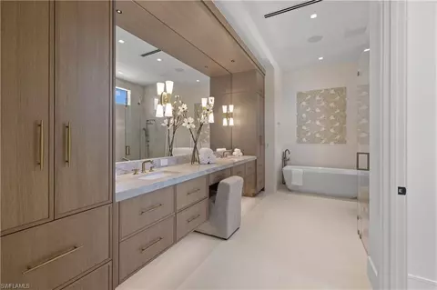 Bath - 850 10th St N, Naples, FL 34102 photo 1 of 8